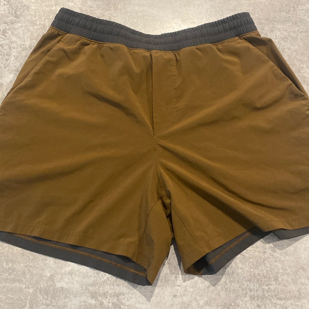 Lulu Brown Gray/Pink Pacebreaker
- 5” Inseam
- Linerless 
- Size Large